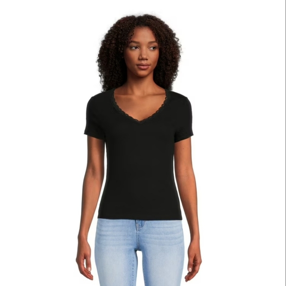 ❤️ 10/$10 No Boundaries V-neck Lace Tee Size M - Picture 1 of 7